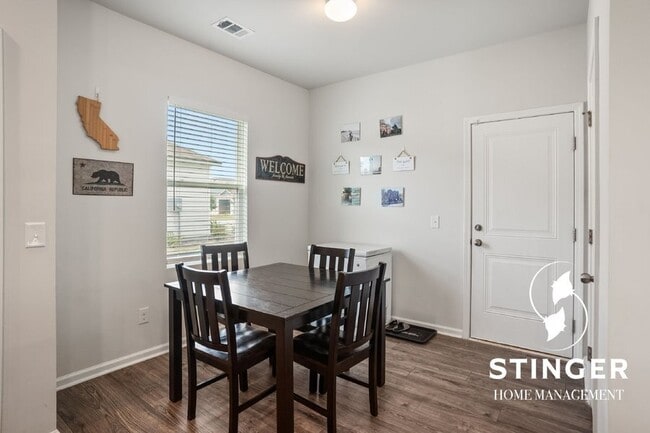 Building Photo - 19 Seneca Wy