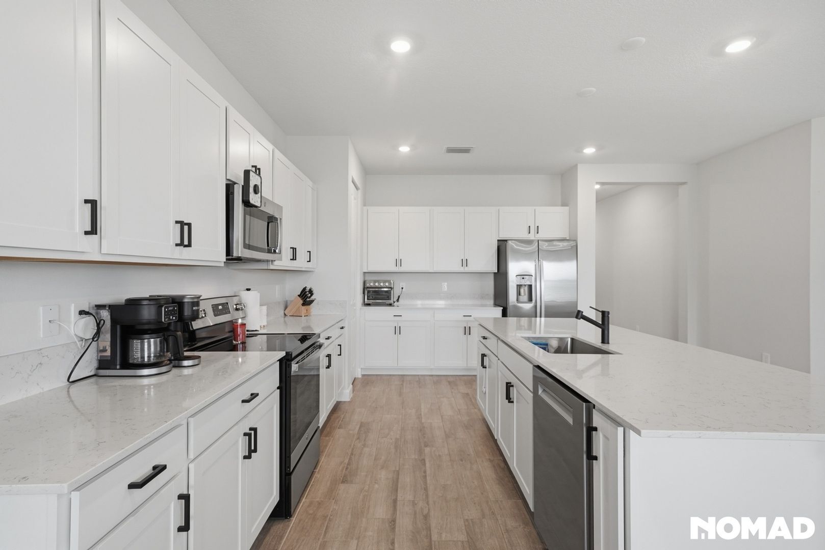 Building Photo - 12220 SW Roma Cir