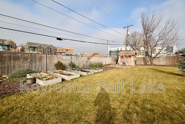 Building Photo - 7340 Cottonwood St