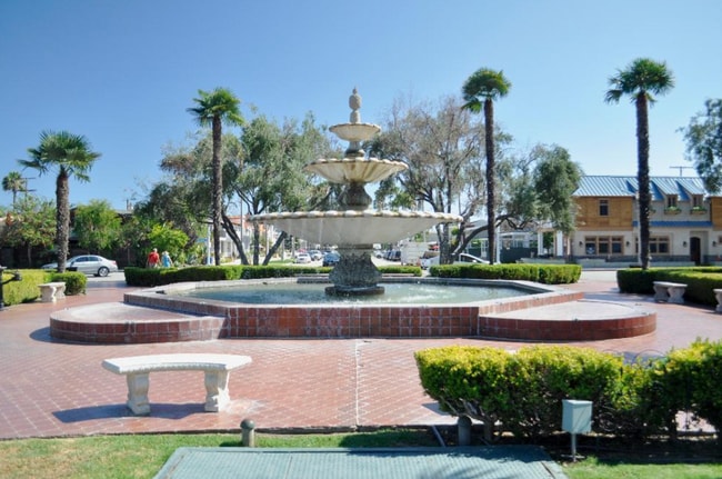 Building Photo - Naples Island Gem!