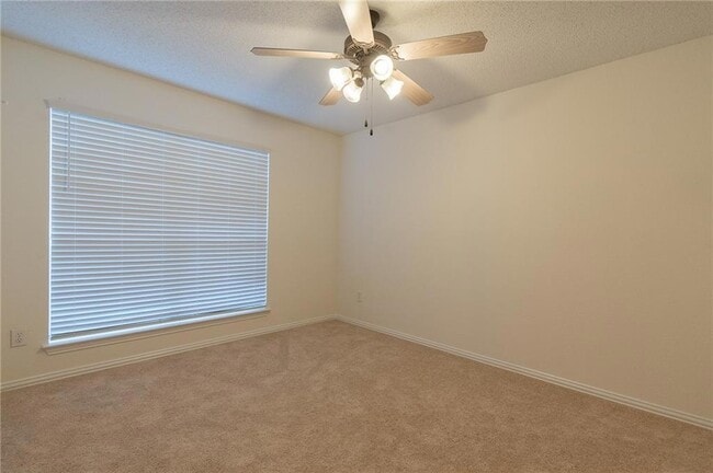 Building Photo - 2108 Monticello Cir