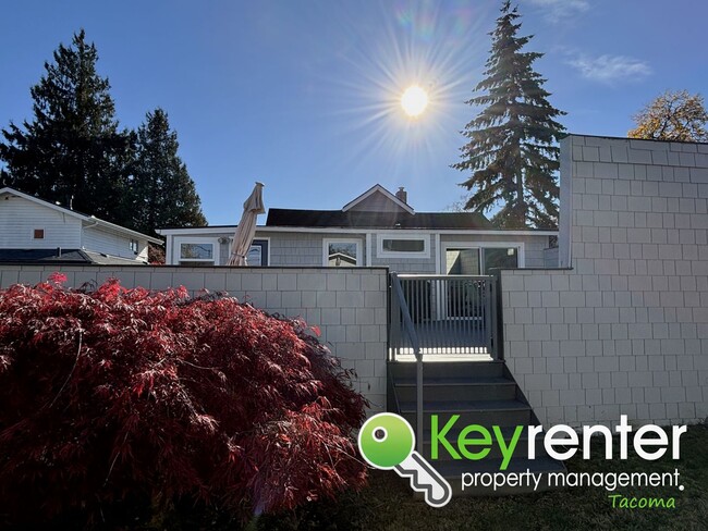 Building Photo - Classic North Tacoma Home with Character!