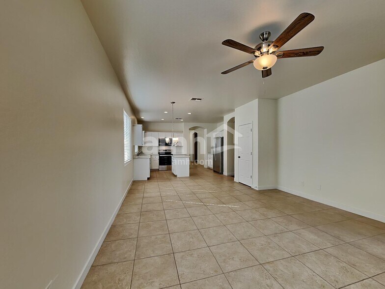 Building Photo - 8854 W Northview Ave