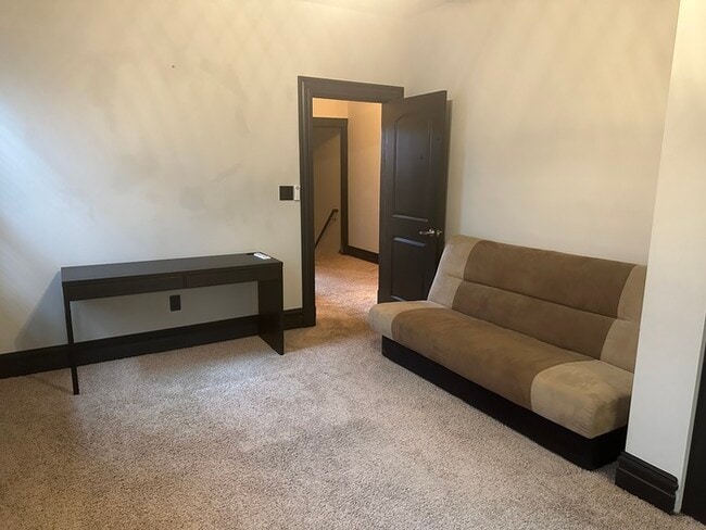 Building Photo - Wonderful 3bedroom 2 Bath Townhome In South City