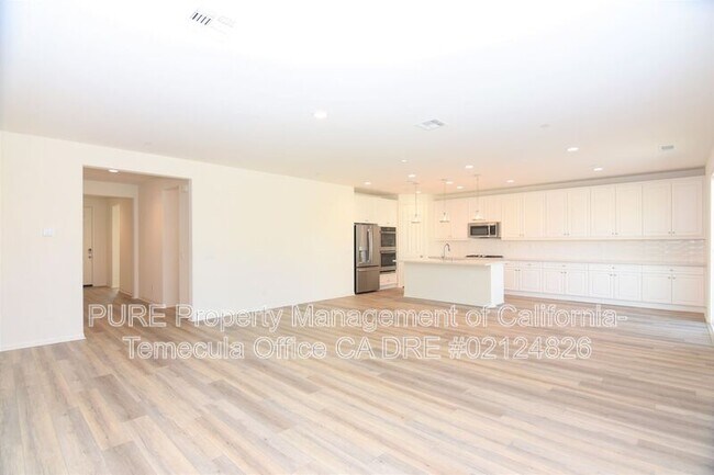 Building Photo - 32615 Cert St