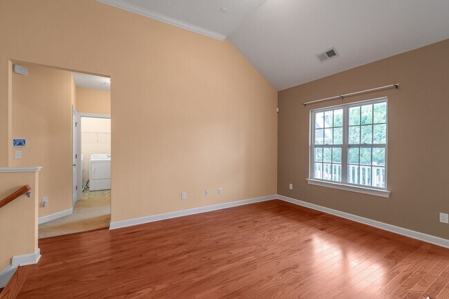 Building Photo - Beautiful Condo Minutes from Ballantyne wi...