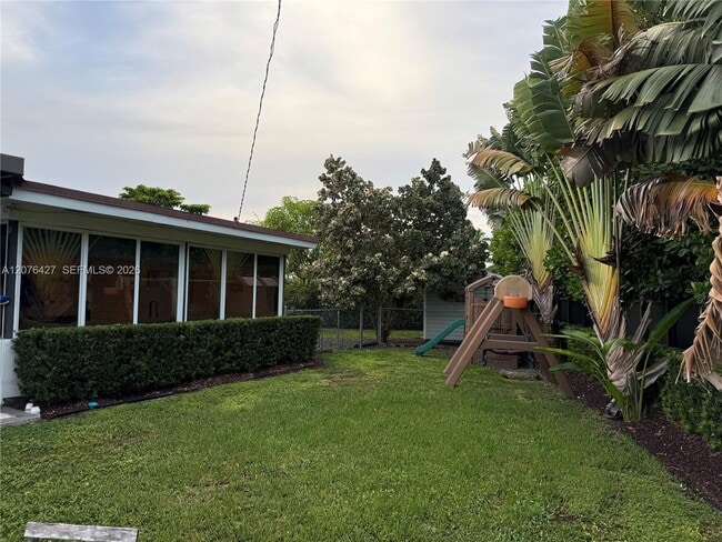 Building Photo - 4901 SW 95th Ct