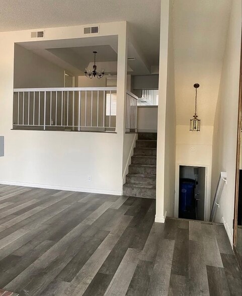 Building Photo - 1055 Walnut Grove Ave