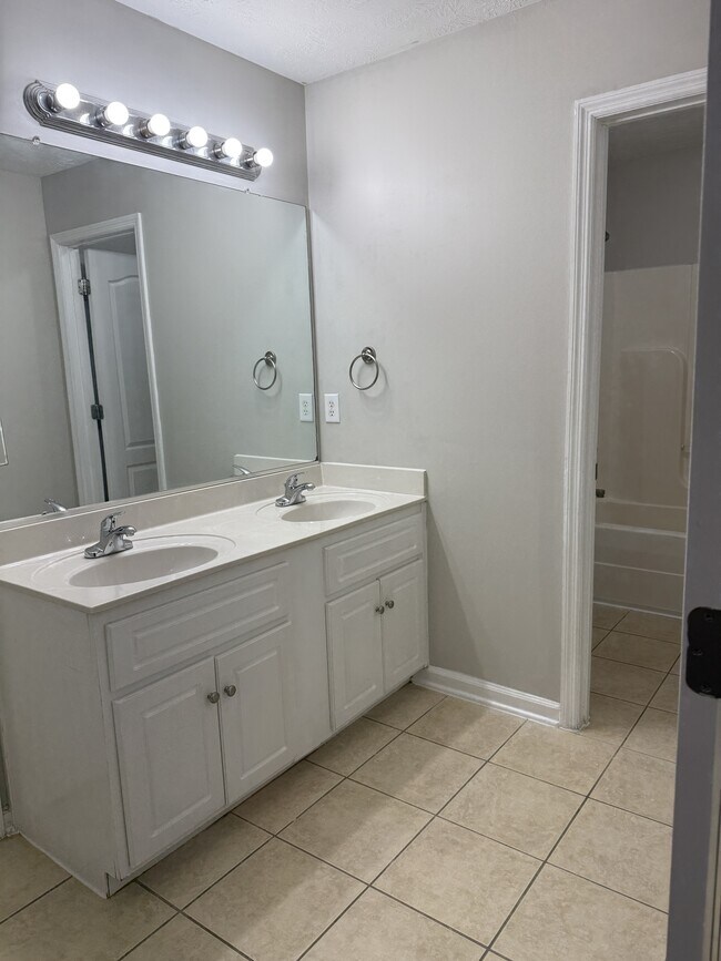 Building Photo - 4304 E Barcelona Way