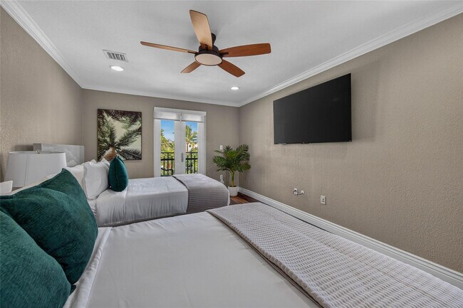 Building Photo - 1215 NE 1st St