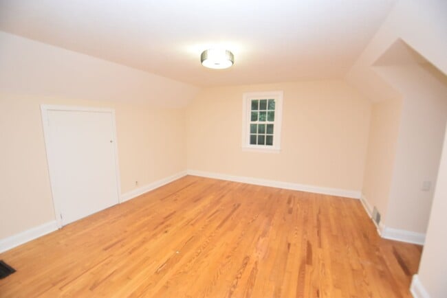 Building Photo - 17967 Edgewood Walk