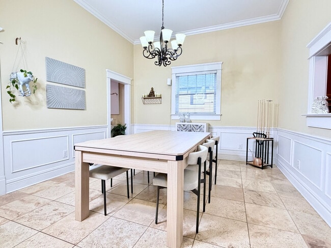 Building Photo - 507 S Willow Ave