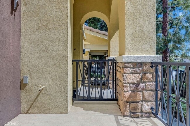 Building Photo - 210 Timberwood