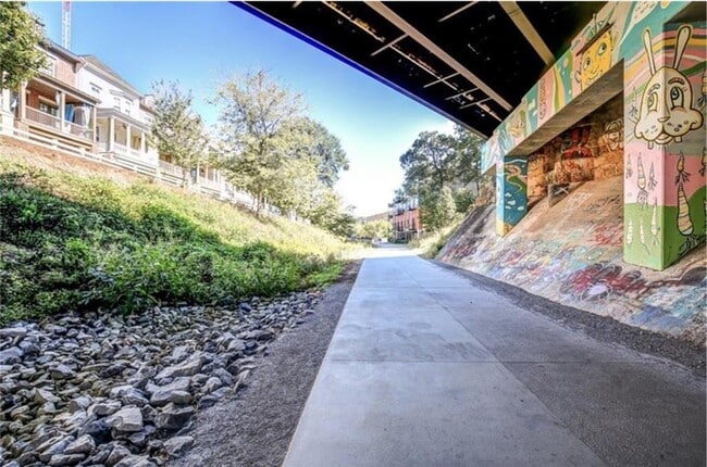 Building Photo - 536 Highland Ave NE