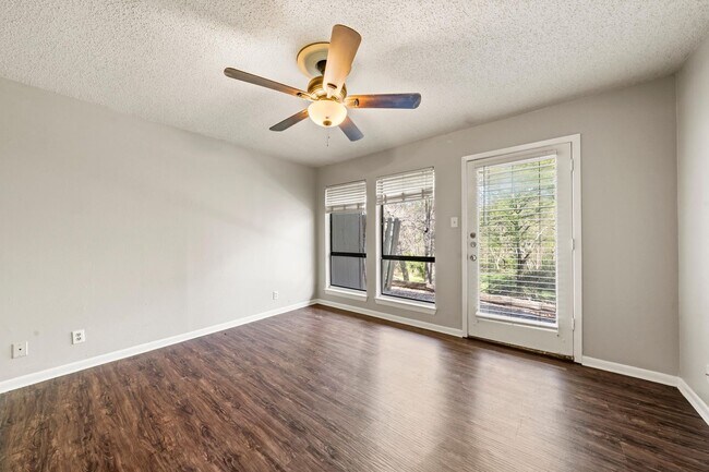 Building Photo - Two Story Townhouse with Natural Setting - Water Included