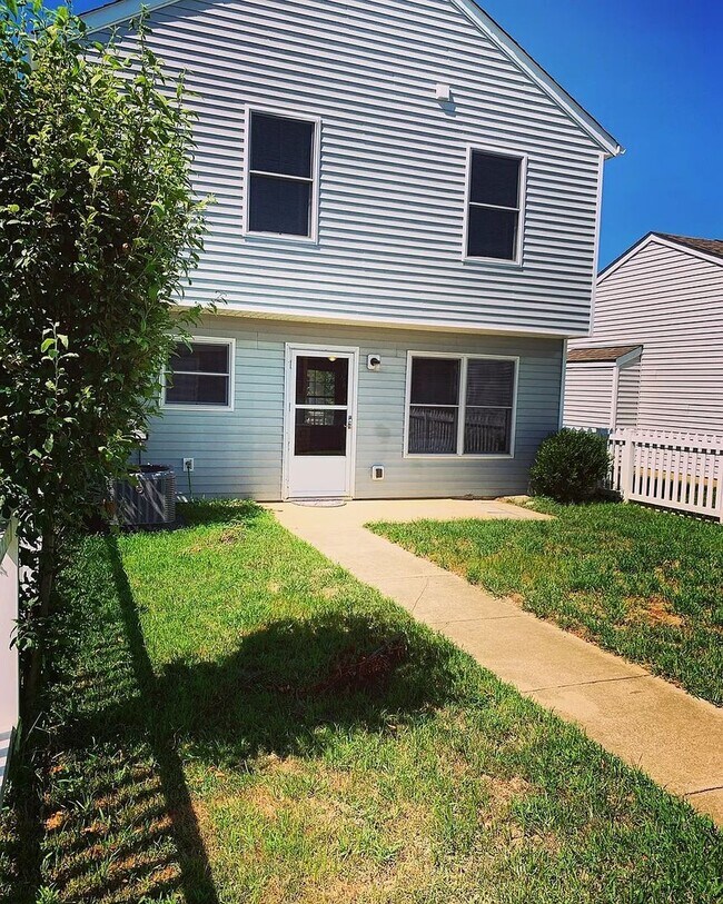 Building Photo - Beautiful Home in an Established Neighborh...