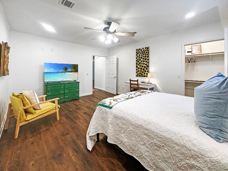 Building Photo - 402 Wallace Dean Rd