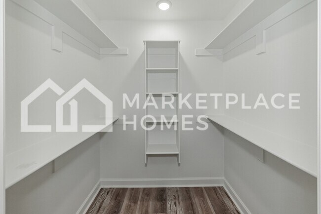 Building Photo - 417 W 20th St