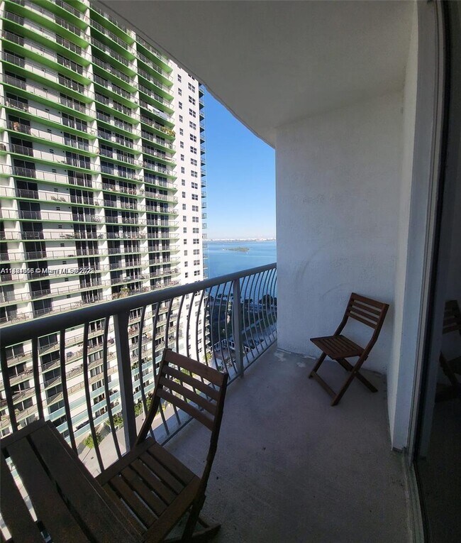 Building Photo - 1750 N Bayshore Dr