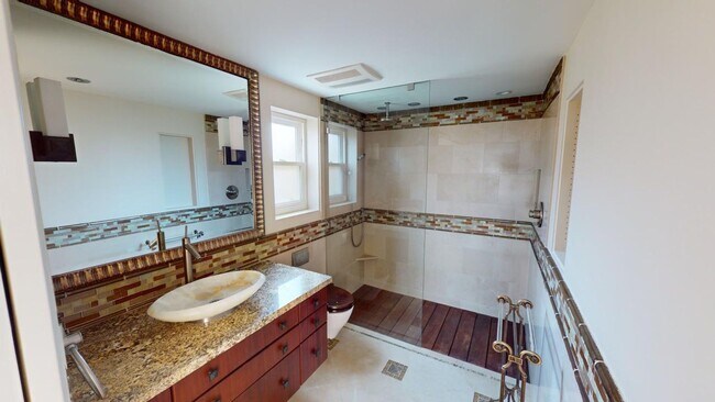 Building Photo - Beautifully Updated Spacious 3 Bed 3 Bath Home in Coronado Cays Available for Lease!