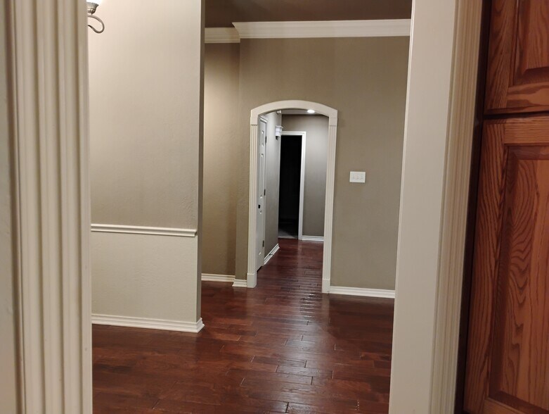 Building Photo - 4200 Middleham Ave