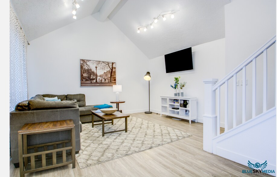 Building Photo - 3440 Brookside Dr.