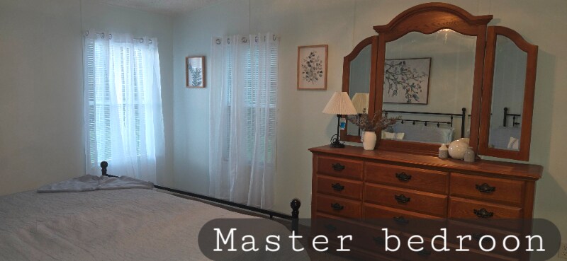 Building Photo - 15580 Royal Coach Cir