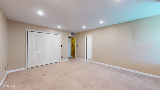 Building Photo - 801 Claravista Ln