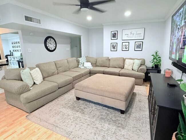 Building Photo - Northeast El Paso 3Bed/2Bath Refrig A/C