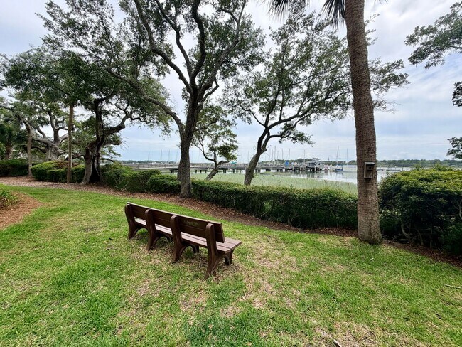 Building Photo - Stunning Luxury, Two Bedroom Creek Front Condo in Hilton Head Plantation
