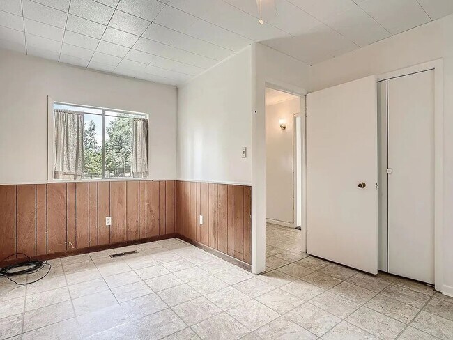 Building Photo - 2135 Norwood Ave