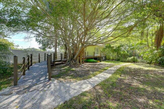 Building Photo - 927 22nd St W