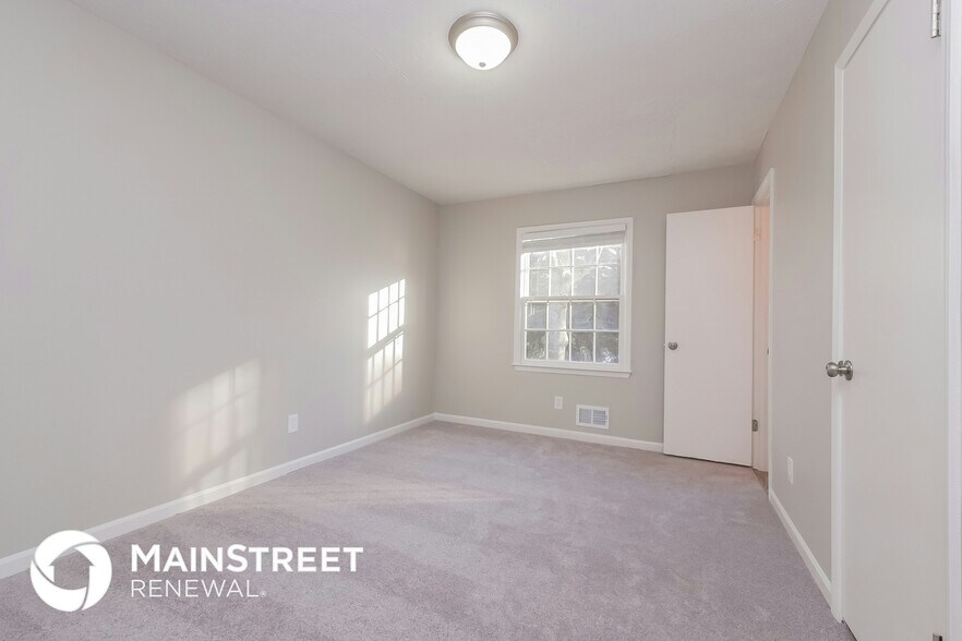 Building Photo - 2826 Bretton Dr