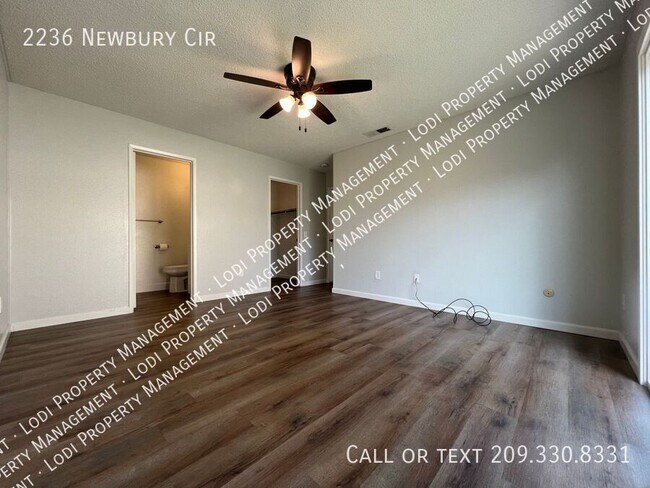 Building Photo - 2236 Newbury Cir