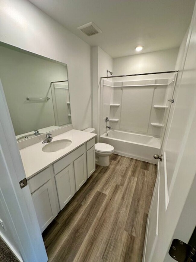 Building Photo - BRAND NEW End Unit Townhome