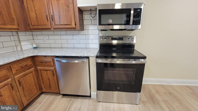 Building Photo - 105 Fairview Ave