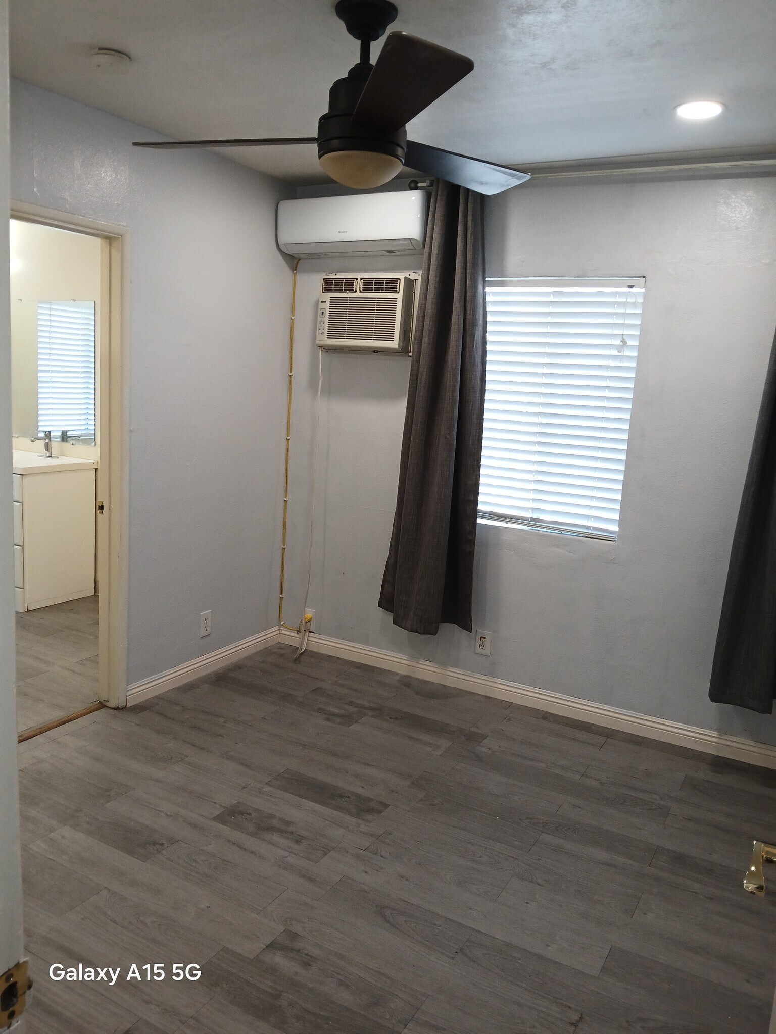 Building Photo - 15450 Country Club Dr
