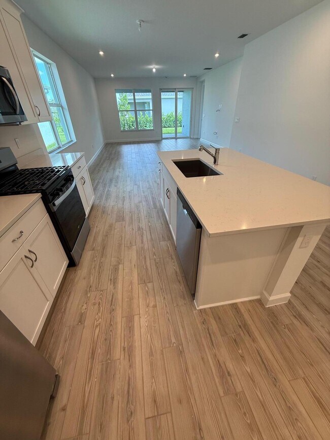 Building Photo - 9555 SW Indra Wy