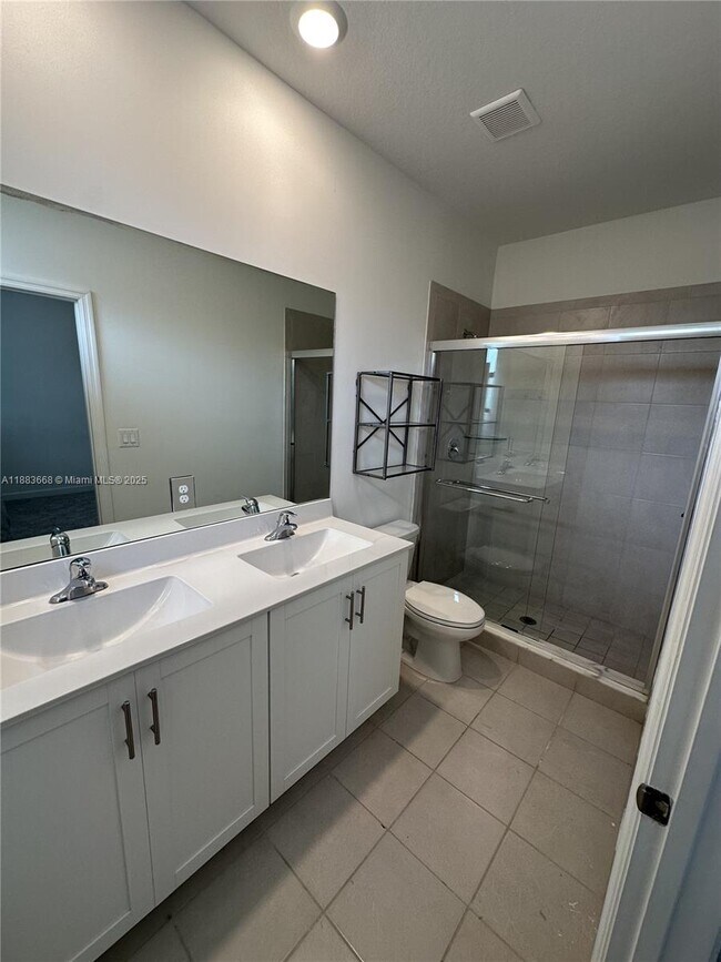 Building Photo - Northeast 3rd Place, North Miami Beach, FL 33179 - 3 BR 3 BA townhouse