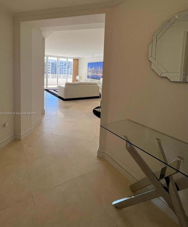 Building Photo - 848 Brickell Key Dr