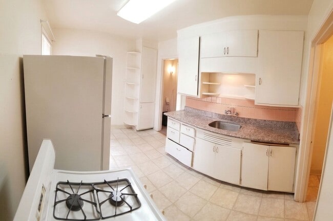 Building Photo - Spacious 2-Bedroom San Leandro Duplex w/ Detached Garage & Rear Yard