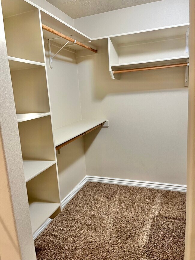 Building Photo - Silver Lining