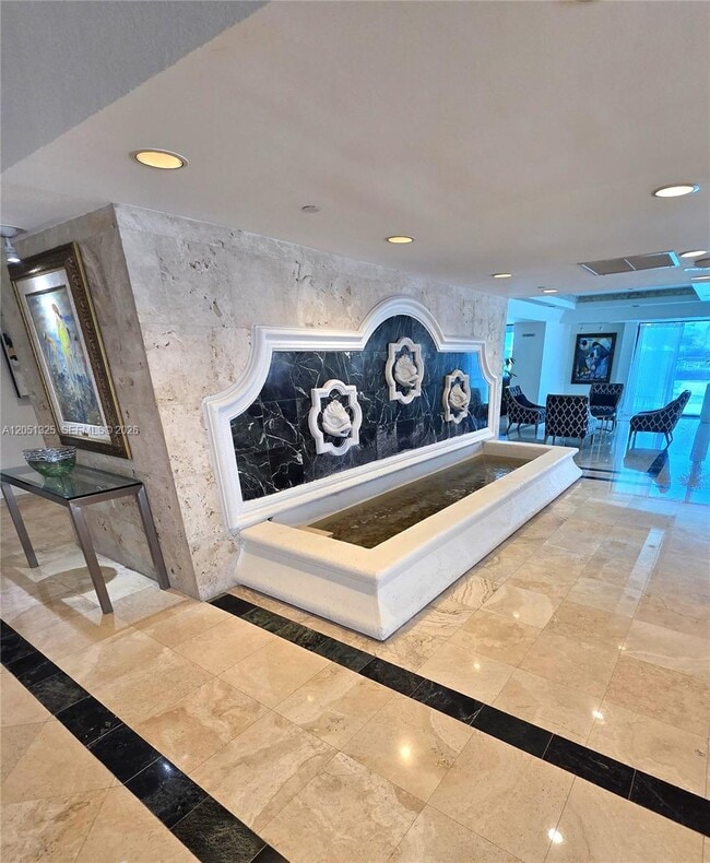 Building Photo - 2625 Collins Ave