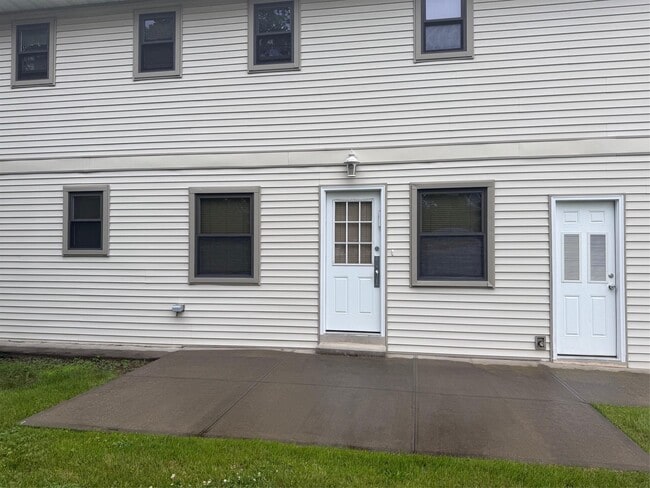 Building Photo - 1357 Kew Ave