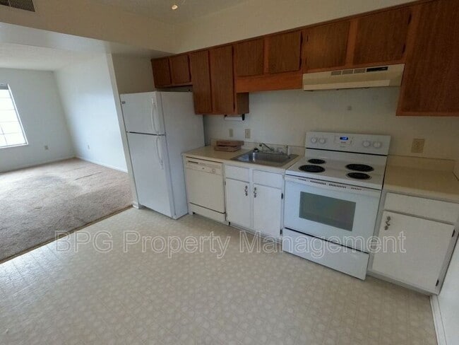 Building Photo - 605 Hamlet Ave