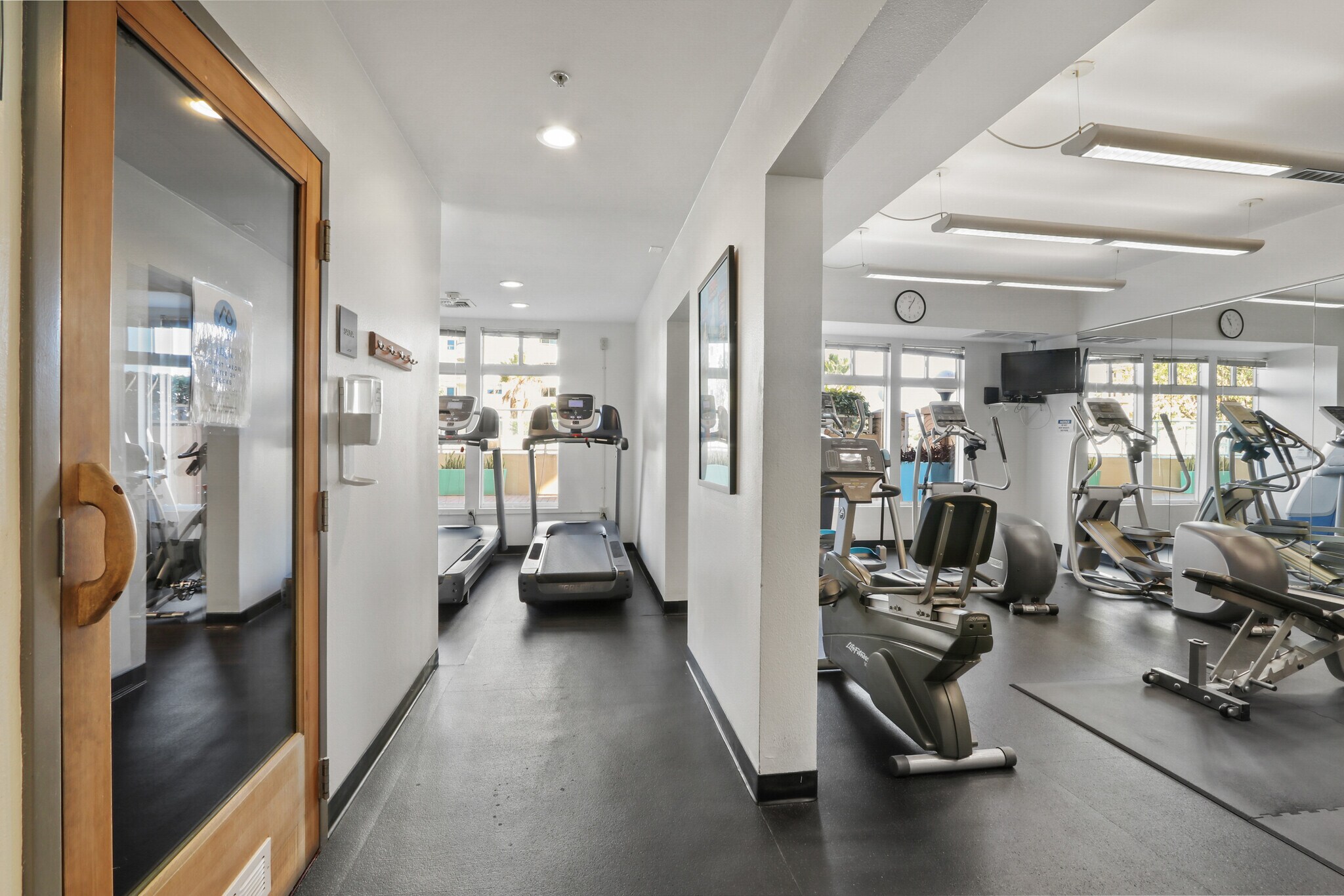 Building Photo - 488 E Ocean Blvd