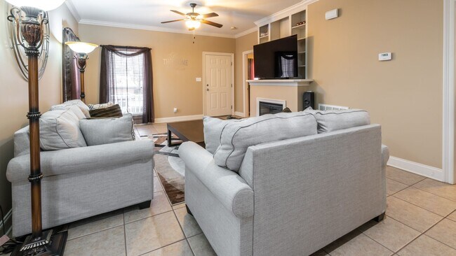 Building Photo - Woodshire Duplexes & Townhomes