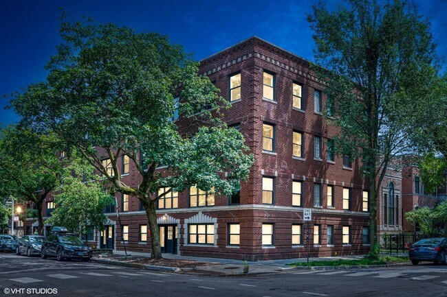 Building Photo - 1253 W Roscoe St