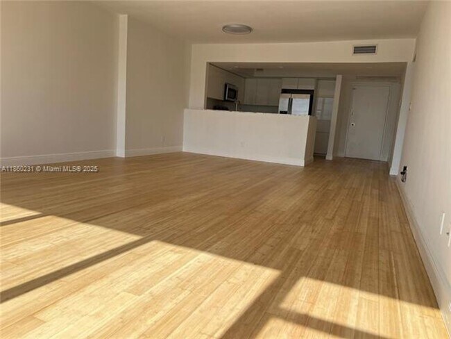Building Photo - 5600 Collins Ave