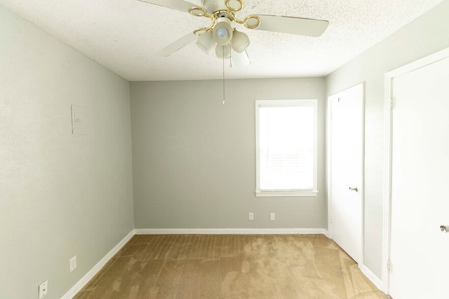 Bedroom 2 - 7459 Mohawk Ave